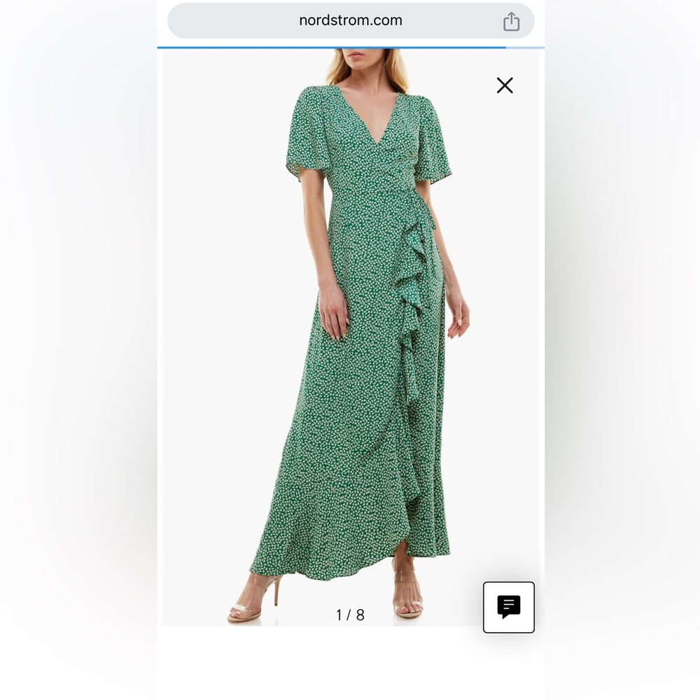 Worn once for an engagement party! Loop needs extra stitching. Otherwise good!